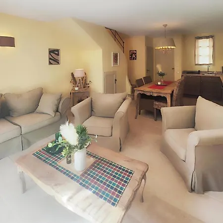 2 Bedroom Awesome In Saint-laurent-de-la-ca