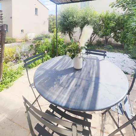 2 Bedroom Awesome In Saint-laurent-de-la-ca